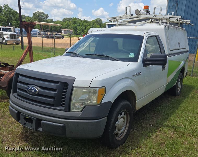 2010 Ford F150 pickup truck - EQ2610