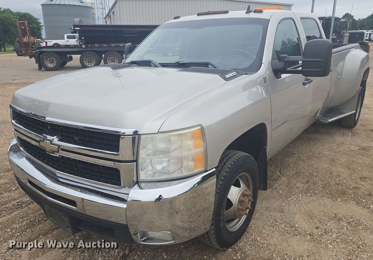 2009 Chevrolet Silverado 3500HD Crew Cab pickup truck - ER5420