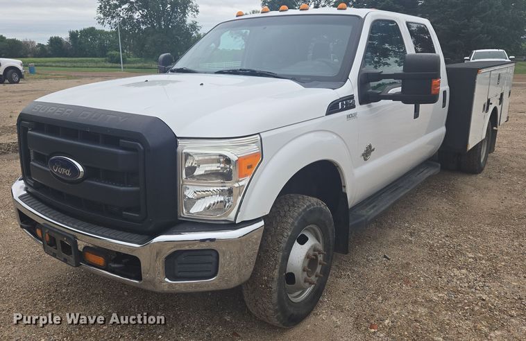 2013 Ford F350 Super Duty Crew Cab utility bed pickup truck - ER5421
