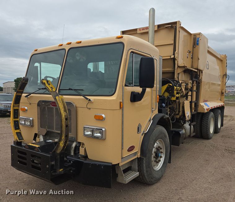 2014 Peterbilt 320 refuse truck - ER5423