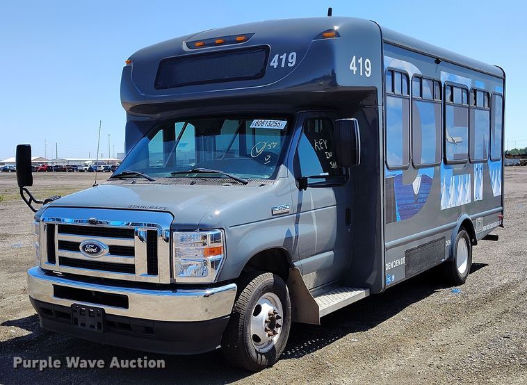 2022 Ford E450 shuttle bus - YA0635