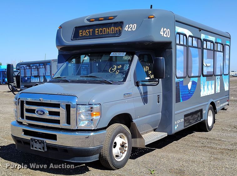 2022 Ford E450 shuttle bus - YA0636