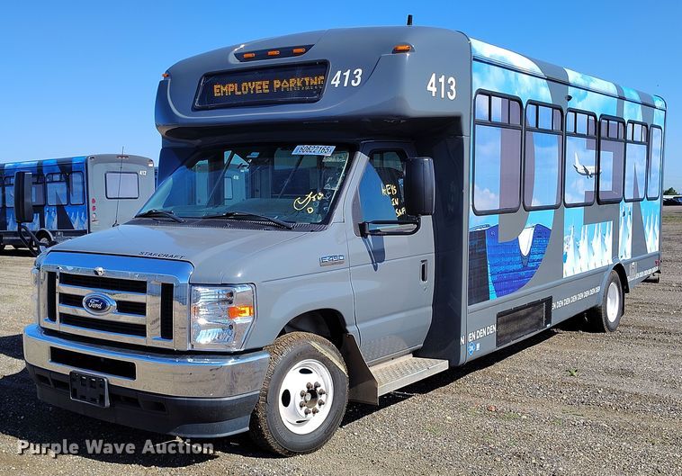 2022 Ford E450 shuttle bus - YA0638