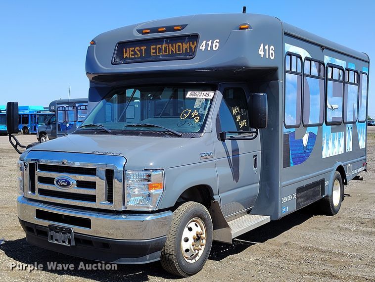 2022 Ford E450 shuttle bus - YA0639