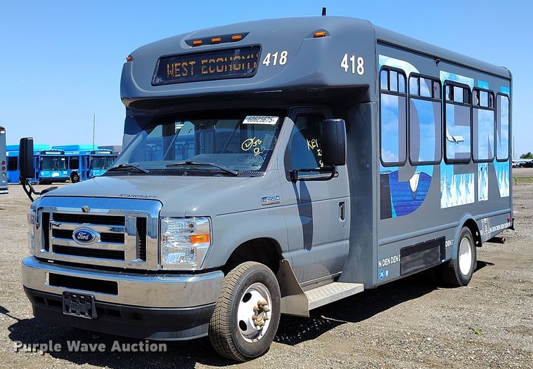 2022 Ford E450 shuttle bus - YA0642