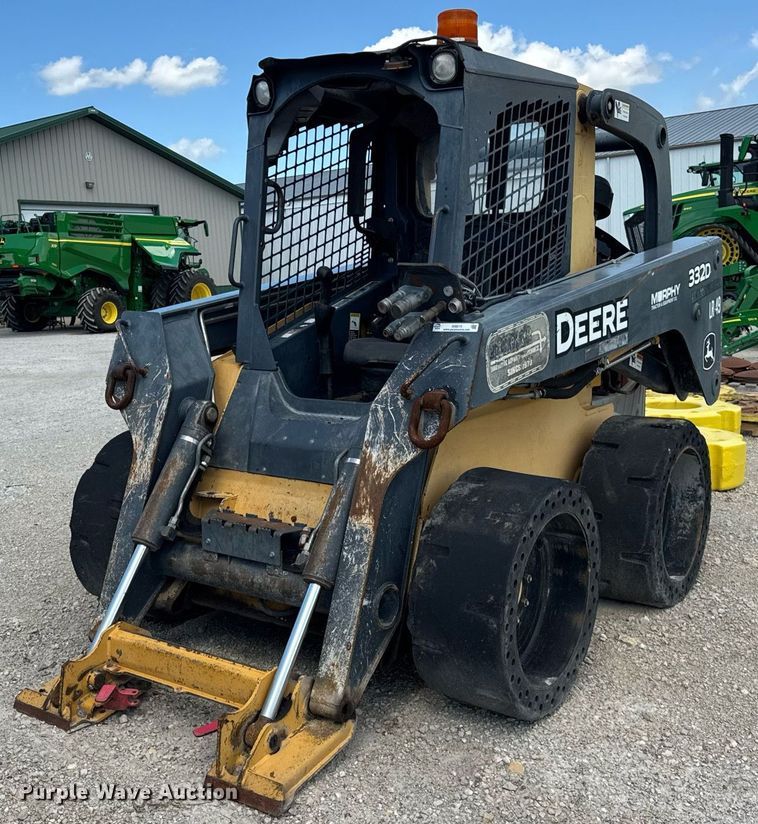 2013 John Deere 332D skid steer loader - DI9215