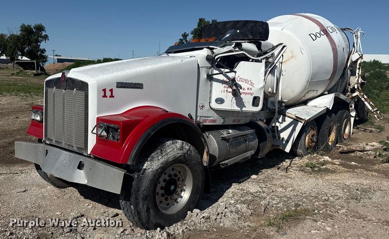 2014 Kenworth W900 ready mix truck - DK7262