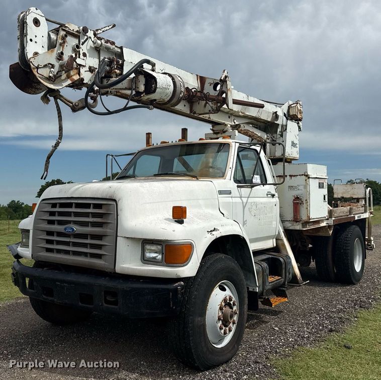 1995 Ford F800 digger derrick truck - DS3787