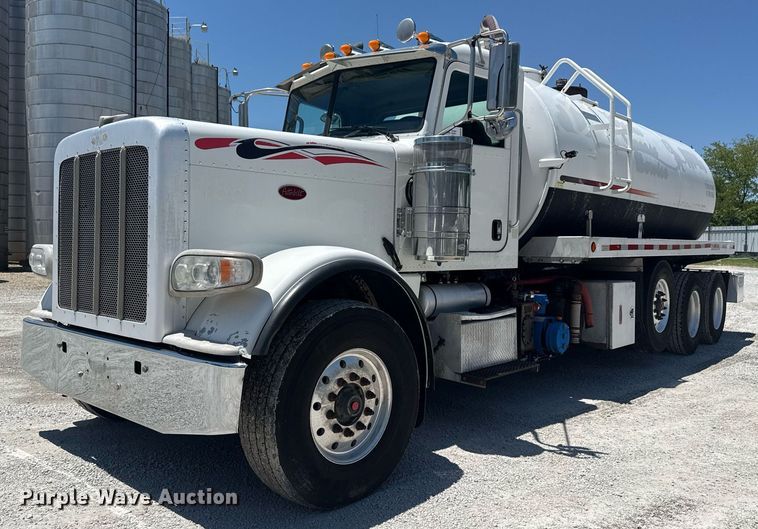 2013 Peterbilt 388 vacuum truck - DS3819