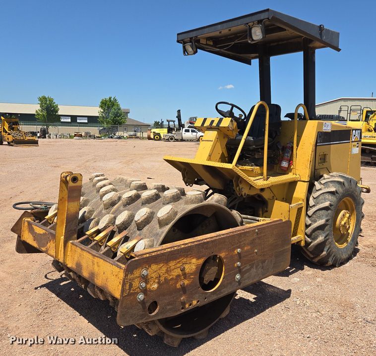 1997 Caterpillar CP-433C single drum vibratory roller - DT7230