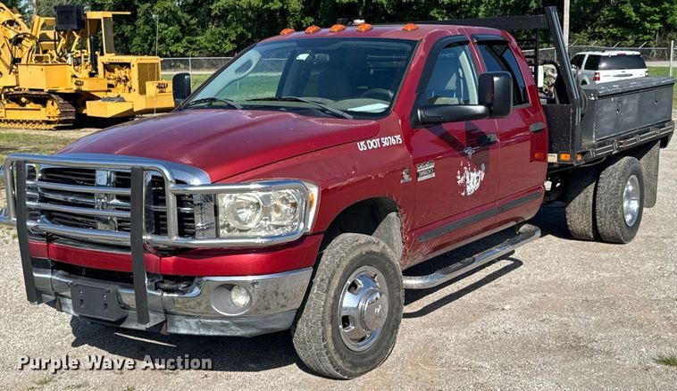 2007 Dodge Ram 3500 Quad Cab flatbed pickup truck - DU9191