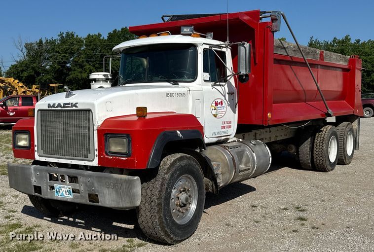 1999 Mack RD690S dump truck - DU9192