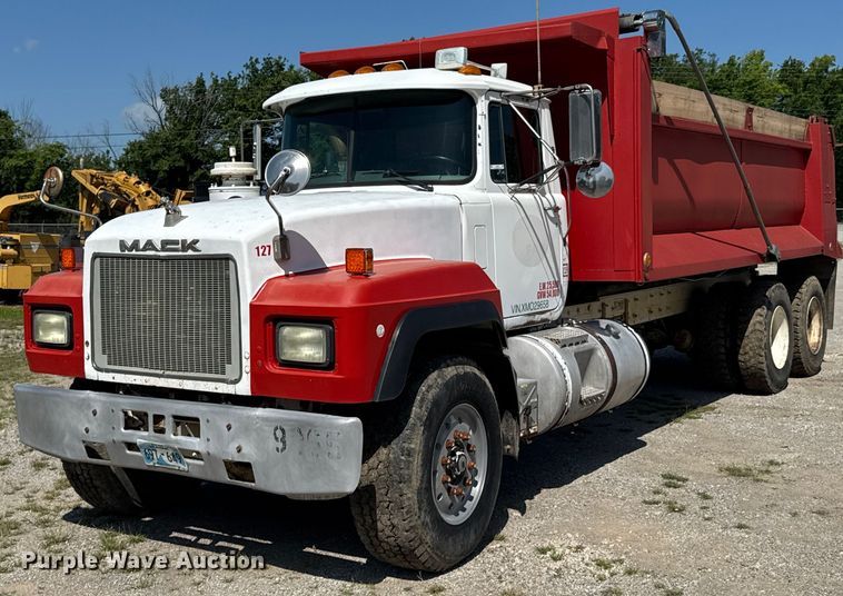 1999 Mack RD690S dump truck - DU9194
