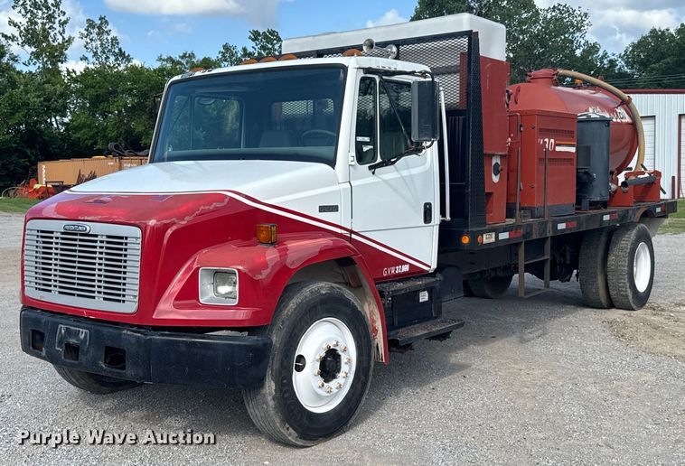 2003 Freightliner FL70 hydrovac truck - DU9211