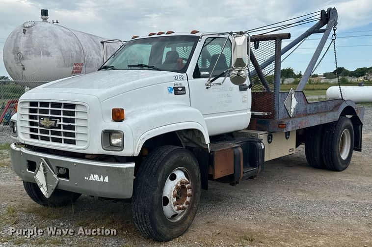 2001 Chevrolet C7500 winch truck - DU9227