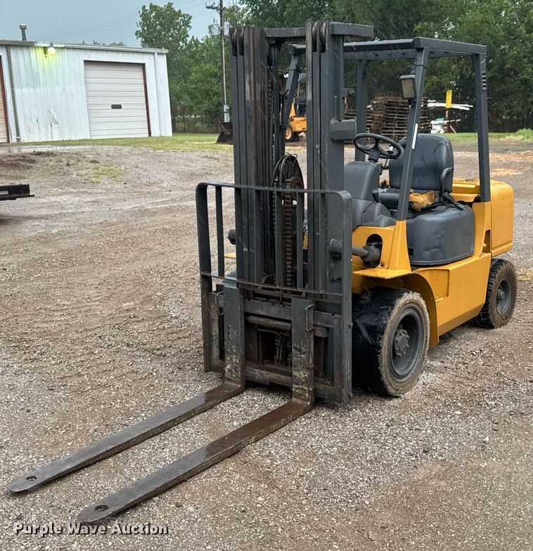 2001 Caterpillar GP30K forklift - DU9278