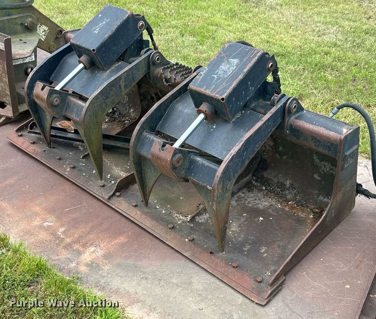 Bobcat 157-7225 skid steer grapple bucket - DU9280