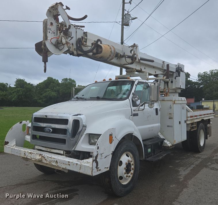 2004 Ford F750 Super Duty  digger derrick truck - DW7079