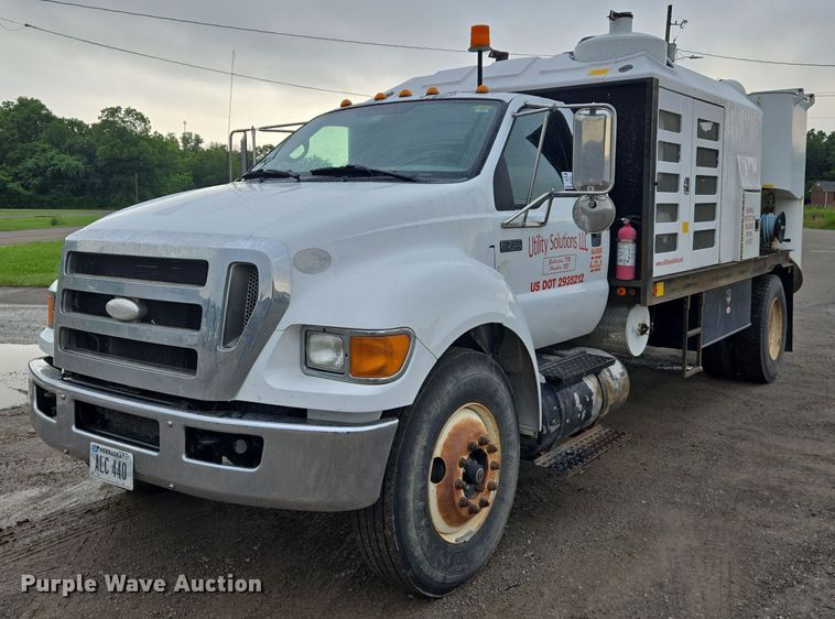 2009 Ford  F750 Super Duty XLT hydrovac truck - DW7082