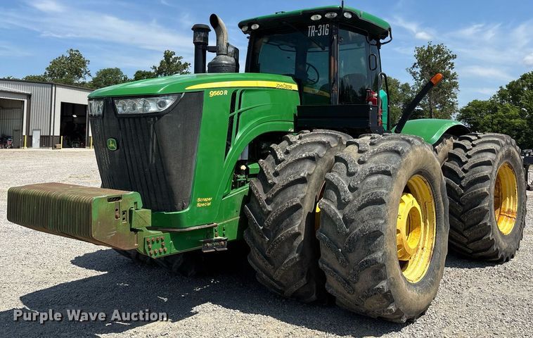 2013 John Deere 9560R Scraper Special 4WD tractor - DW7105