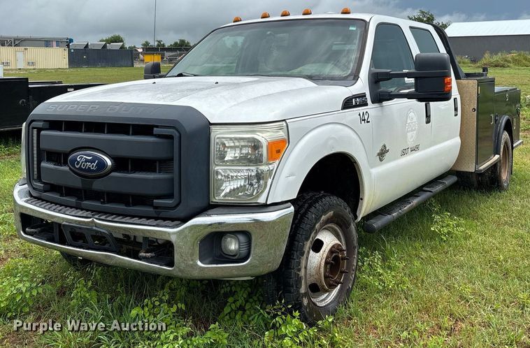 2012 Ford F350 Super Duty XL Crew Cab utility bed pickup truck - DW7129