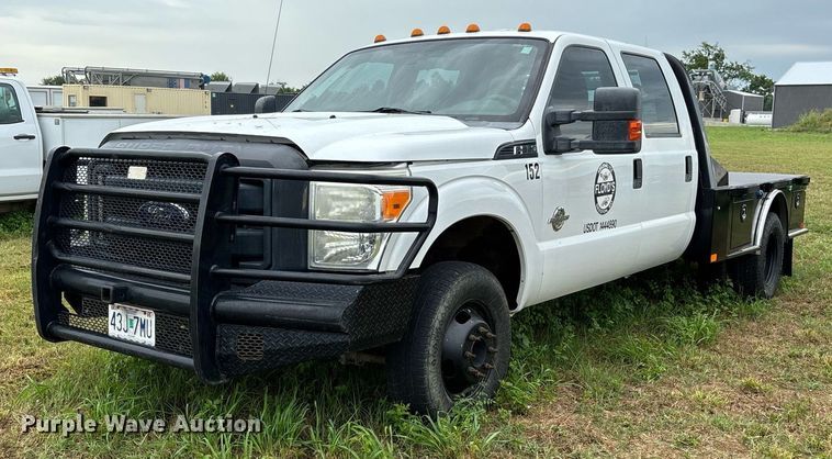 2012 Ford F350 Super Duty XL  Crew Cab flatbed pickup truck - DW7132