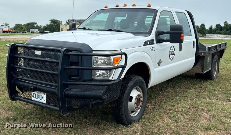 2012 Ford F350 Super Duty XL Crew Cab flatbed pickup truck - DW7133