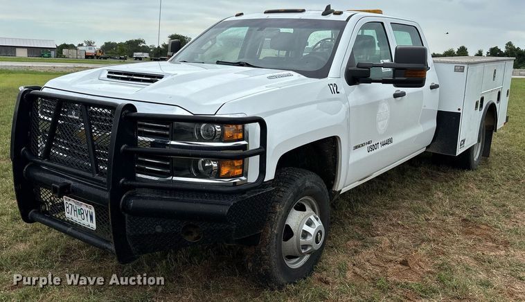 2018 Chevrolet Silverado 3500HD Crew Cab utility bed pickup truck - DW7134