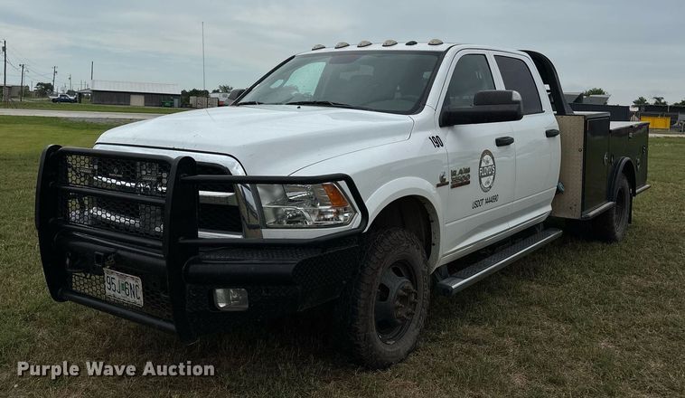 2018 Dodge Ram 3500 Crew Cab utility bed pickup truck - DW7136