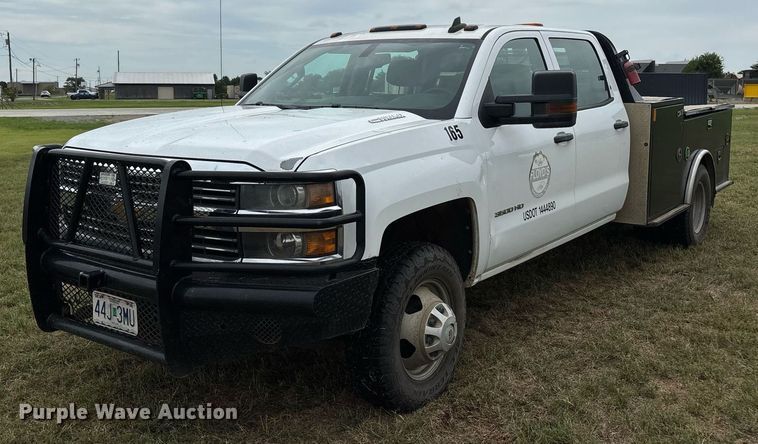 2016 Chevrolet Silverado 3500HD Crew Cab utility bed pickup truck - DW7137