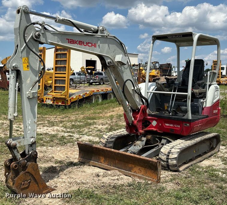 2018 Takeuchi TB240 mini excavator - DW7141