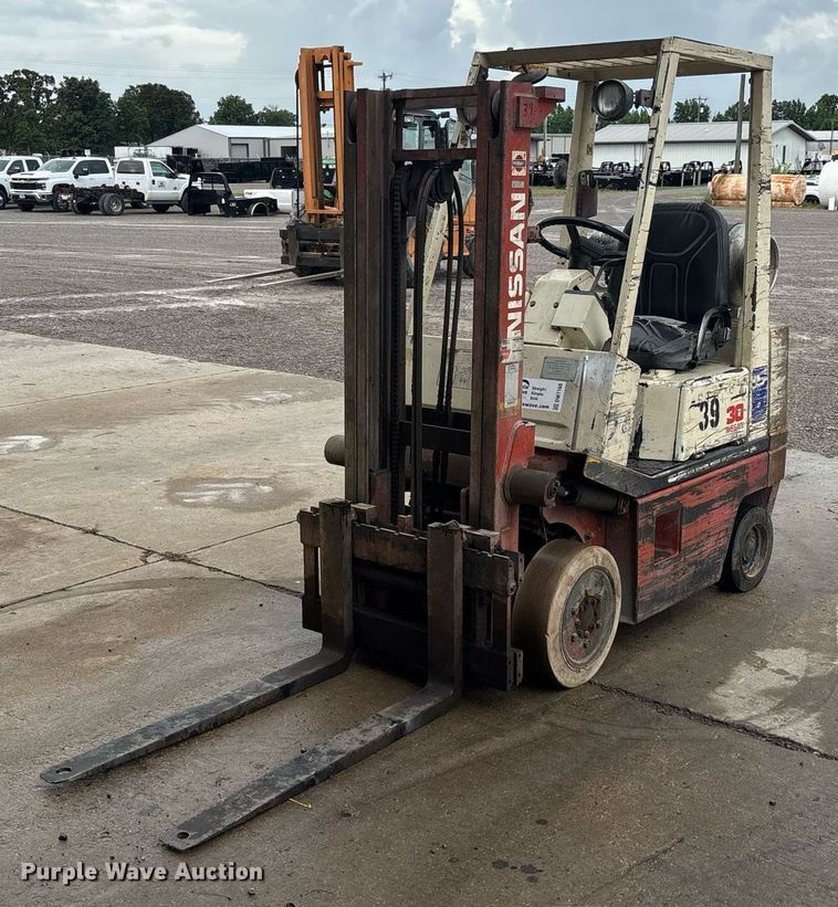 Nissan 30 forklift - DW7166