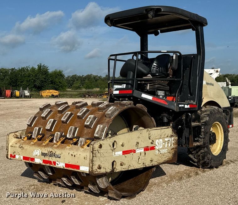 2002 Ingersoll-Rand SD77F TF single drum vibratory roller - DX5614