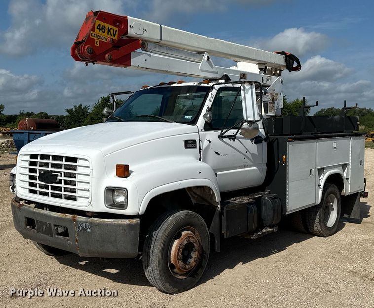 2000 Chevrolet C6500 bucket truck - DX5615