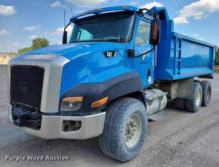 2014 Caterpillar CT660S dump truck - DX7123