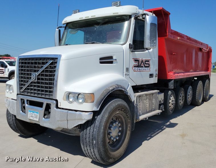 2017 Volvo VHD64F dump truck - DX7139