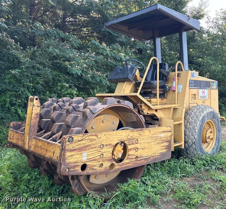 2001 Caterpillar CS433C single drum vibratory roller - DY0672