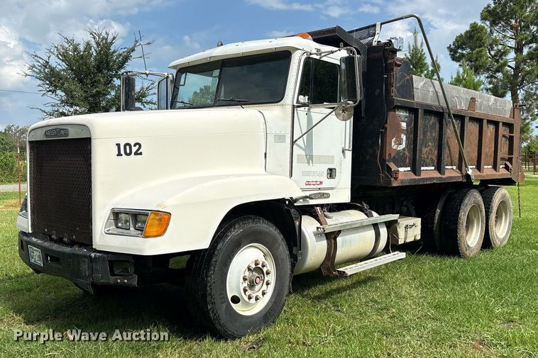 1995 Freightliner FLD 120 dump truck - DY0749