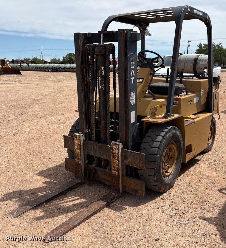 Caterpillar forklift - DY2495