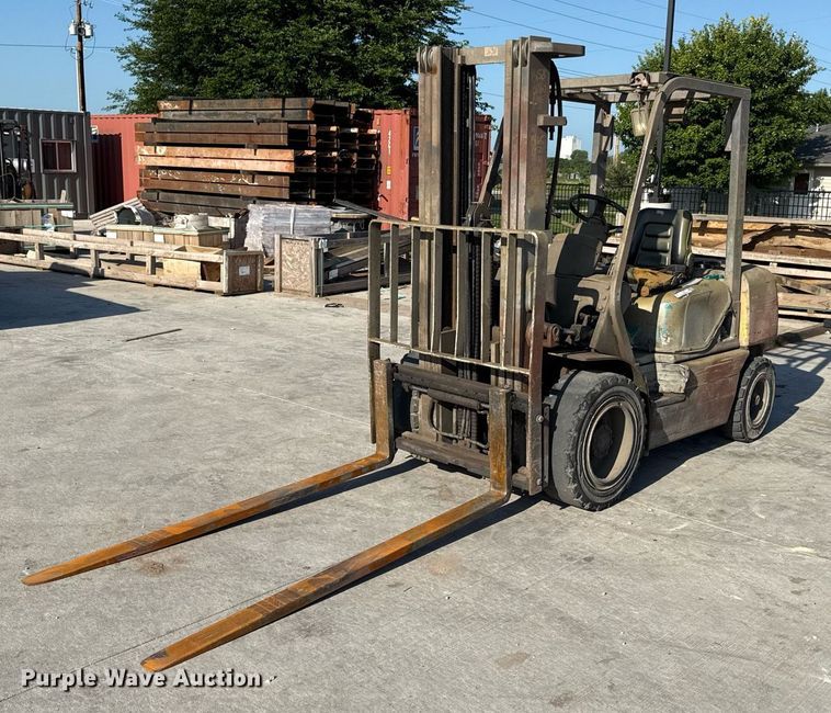 Komatsu FM25T-12 forklift - DY8097