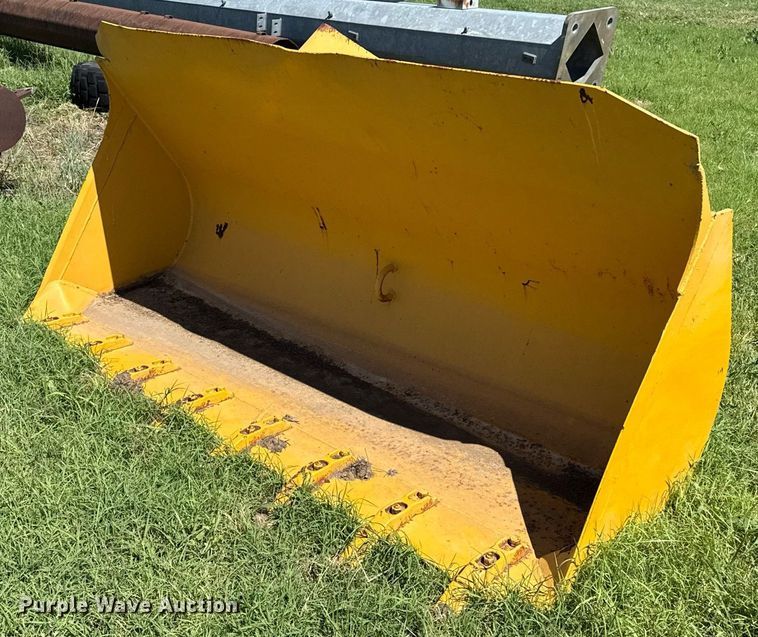 95" W wheel loader bucket - DZ8642