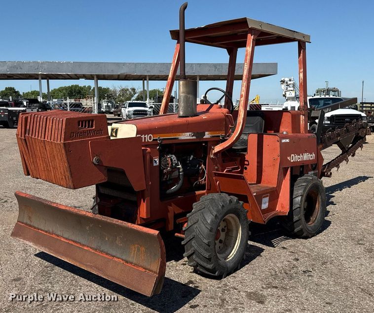 Ditch Witch 5110 trencher - DZ8655