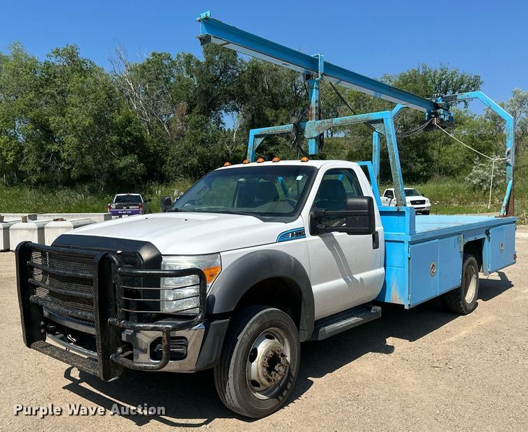 2011 Ford F550 Super Duty flatbed truck - EB2723
