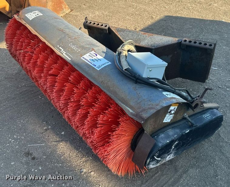 Bobcat 66" W skid steer broom - EB2732