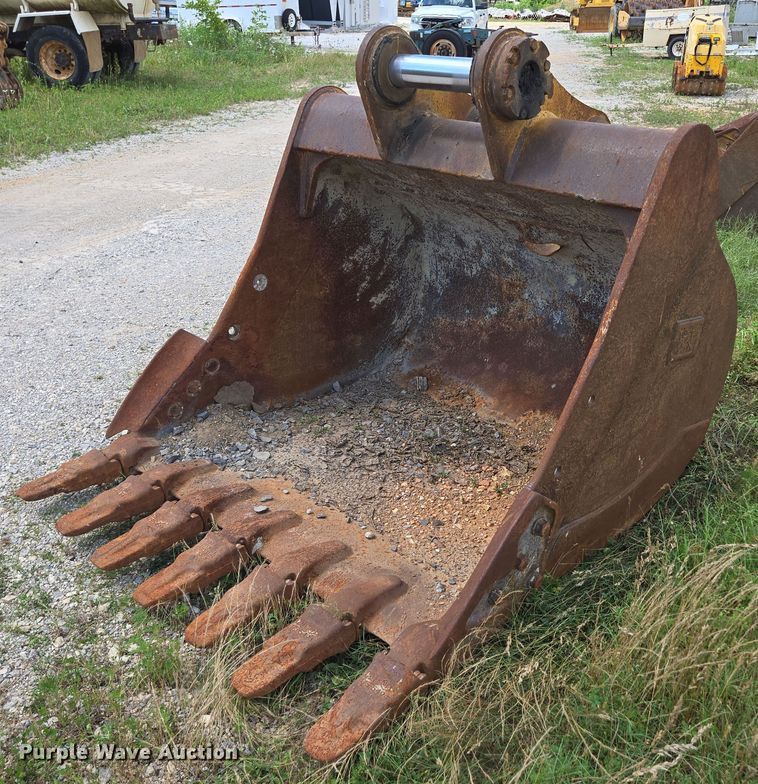 Caterpillar  60" W excavator bucket - ED2110