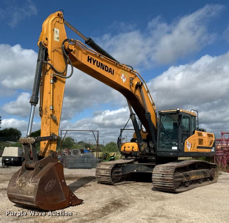 2017 Hyundai HX330L excavator - ED5756