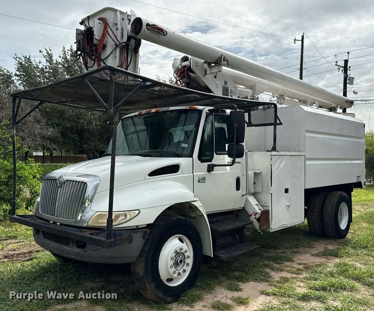 2002 International 4400 forestry bucket truck - ED5766
