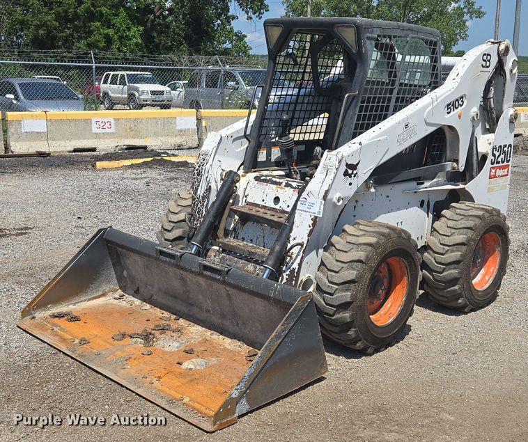 2006 Bobcat S250 skid steer loader - EF1655