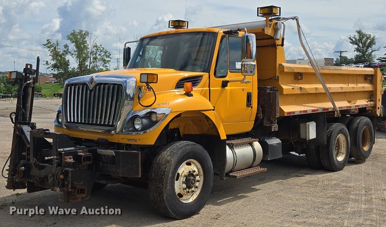 2014 International 7500 dump truck - EF1674