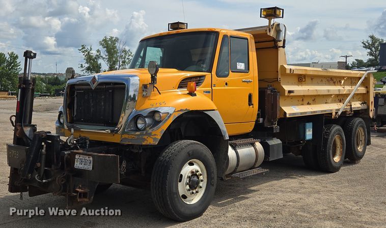 2013 International 7500 dump truck - EF1675